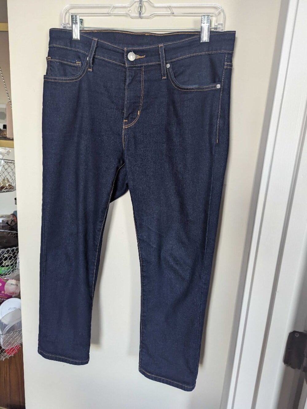 Levis Dark Wash Capris, sz 29